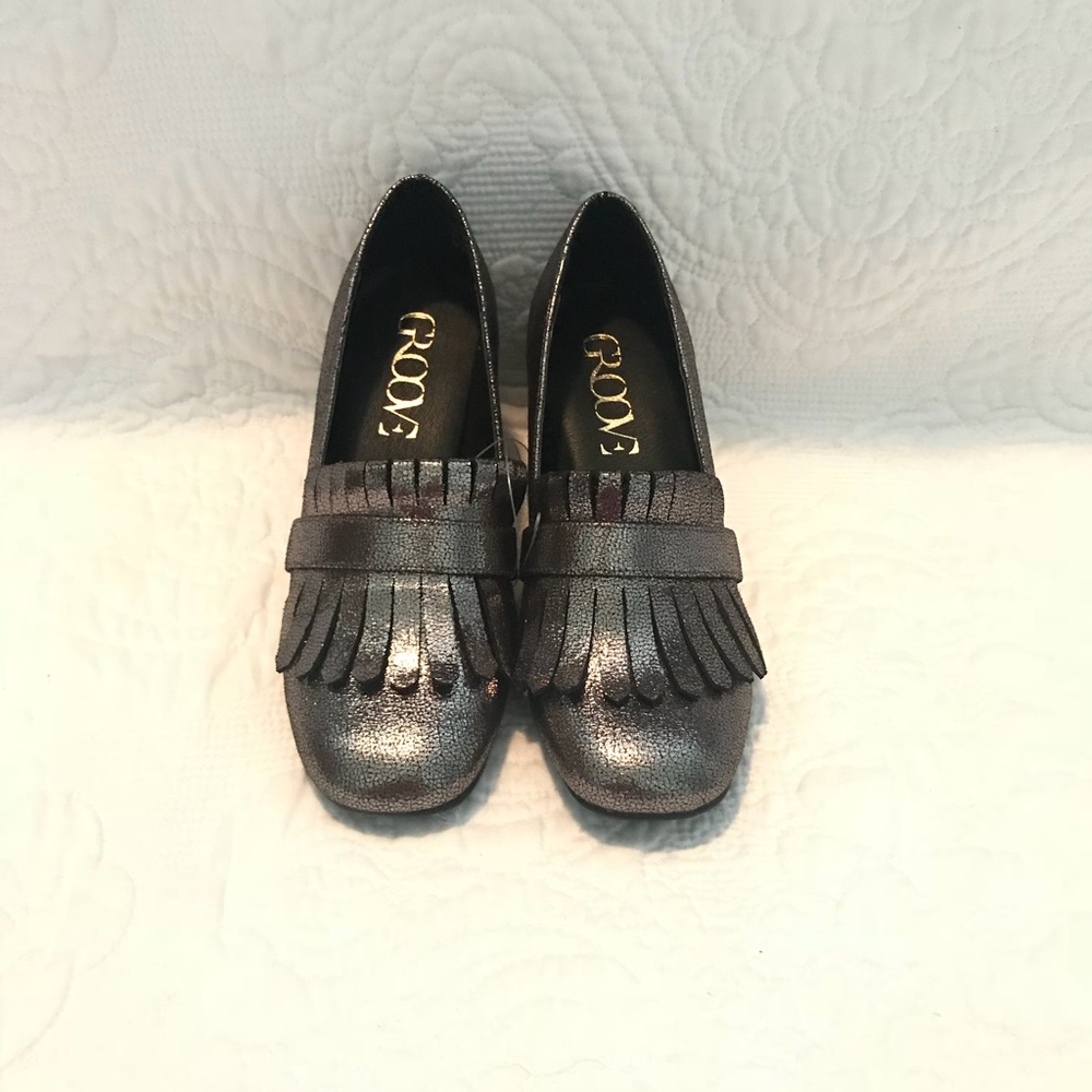 New! Ladies Pewter Tasseled 2 1/2in Heeled Loafer